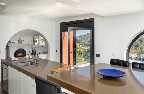 Sa Riera Villa | Casa Ivan - Four Bedroom Villa, Sleeps 8