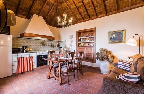 Los Quemados Cottage | Casa Los Melindros overlooks the sea and volcanoes