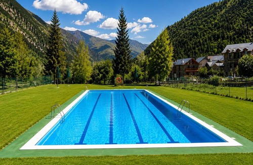 Areu House | Casa La Pica with access to the garden