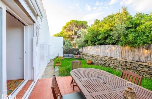 Cadaques House | Casa Maria Sol- jardín I vistas al mar I 4 habitaciones I parking I BBQ