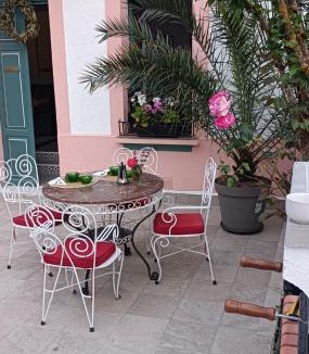 Monforte de Lemos House | Casa Matilda - Encanto vintage con patio privado en el corazón de la Ribeira Sacra