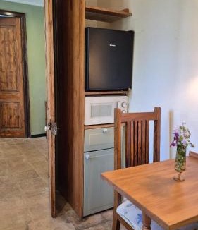 La Garriga Apartment | Casa Mina Garden Room in Heritage House in Thermal Village