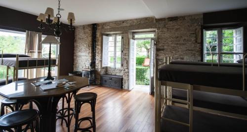 Sarria Hostel | CASA PELTRE