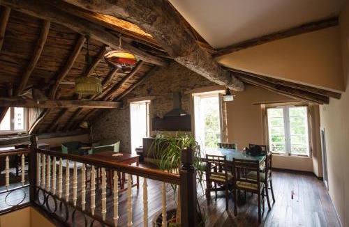Sarria Hostel | CASA PELTRE
