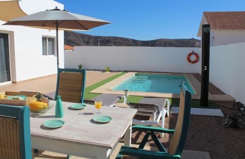 Tarajalejo House | Casa piscina privada climatizada Tarajalejo 3 habitaciones
