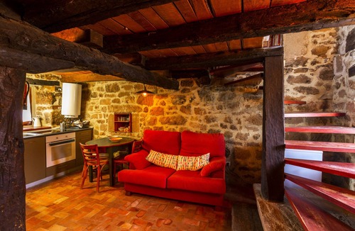 Canduela House | Casa Roja