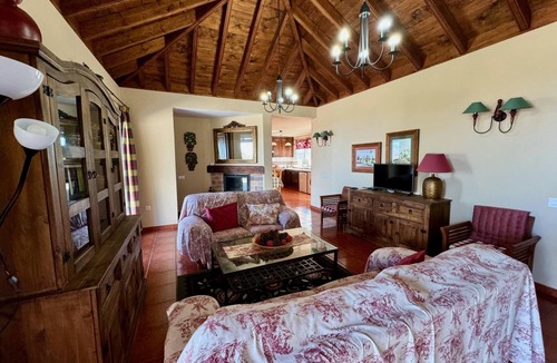 El Paso Villa | Casa Roja: Panoramic Views & Rural Comfort