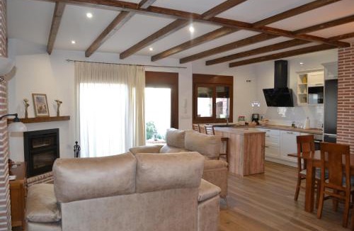 Fuenlabrada de los Montes House | Casa Rural La Madroña