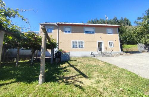 Irixoa House | Casa rural con amplio terreno privado