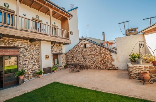 Columbrianos House | Casa Rural El Almendro De Maria