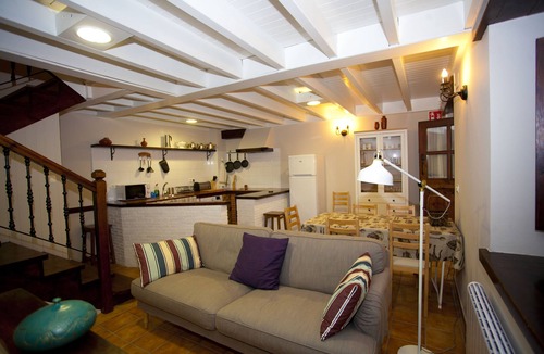 Pilona Hostel | Casa Rural EL Balcón DEL Hórreo Para 6 Personas EN Piloña