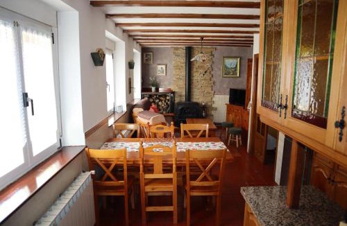 Santa Maria de Valdeon House | Casa Rural Cares
