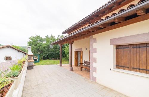 Bizkarreta-Gerendiain House | Casa rural Gibelea