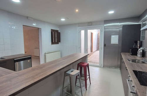 Alesanco House | Casa Rural Las Bengoas in Rioja by vineyards – 9 rooms Sleeps 30 with Bar & BBQ