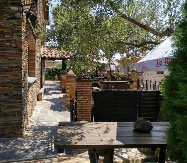 Torrejon El Rubio House | Casa Rural Peña Falcón