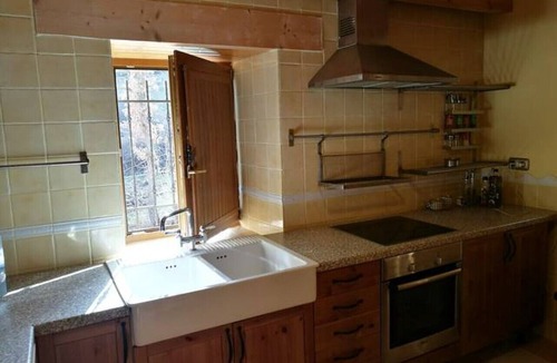 Cuevas de Vinayo Cottage | Casa Rural Sensaciones 3 bedrooms with garden