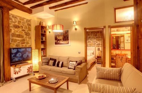 Siguenza House | Casa Rural Siguenza Domus 200m2 de Vivienda y Exterior