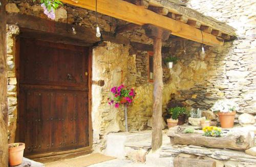 Pradena de Atienza House | Casa Rural Sobre Fábulas
