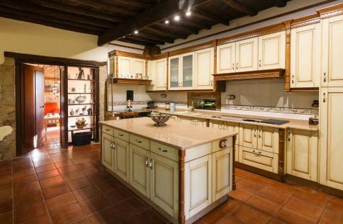 Sober House | Casa San Esteban Piscina 6 Rooms 7 Baños