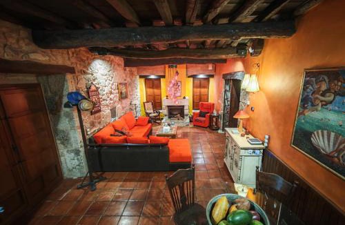 Sober House | Casa San Esteban Piscina 6 Rooms 7 Baños