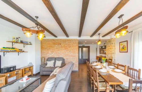 Villanueva de Yerri Ski Chalet | Casa Santamaría, espaciosa casa a los pies del pantano de alloz