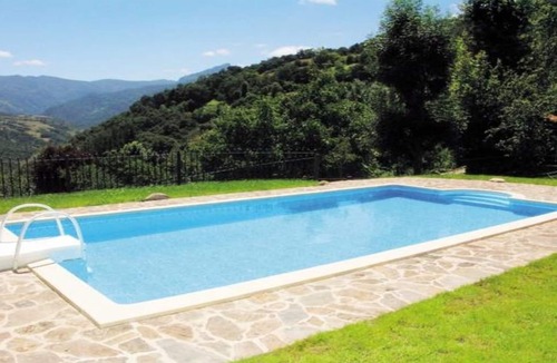 Cabezon de Liebana House | Casa Ubriezo, shared pool, 4 bedrooms, Wi-Fi , private patio, garden and BBQ.