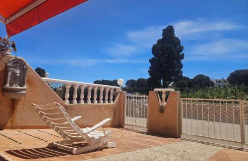 Los Balcones House | Casa vacacional Fuente León