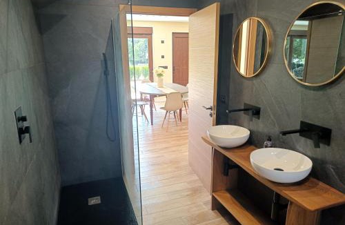 Villalba House | Casa verde de Lobán