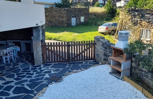 A Rua Cottage | Casiña do Cerexeiro Roblido