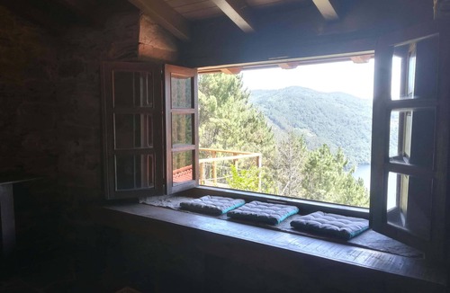 Carballedo Cottage | Casita del Río. Rustic cottage, unbeatable views!