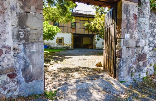 Revilla House | Casona con gran jardín