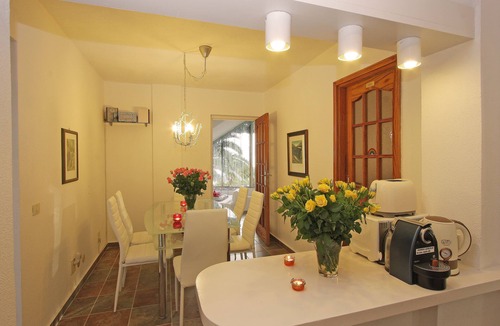 Tabaiba House | Castillo Moro. 10 Bedroom, 8 Bathroom, 3 Kitchen, Terrace, Garden, Seminaroom.