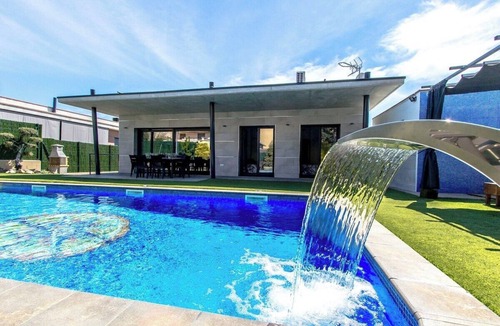 Sils Villa | Catalunya Casas: Modern Vacation Paradise 'Villa Ainmi' on the Costa Brava!