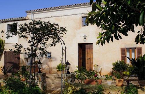 Cas Concos House | Cavea Charming Mallorcan Finca, Air Conditioning, Wi-Fi, fenced Pool