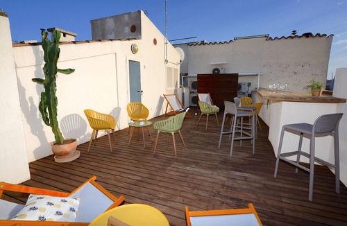 La Llotja-Born Apartment | Central Apartment with AC, Wifi, Shared Terrace, Balcony and Bright