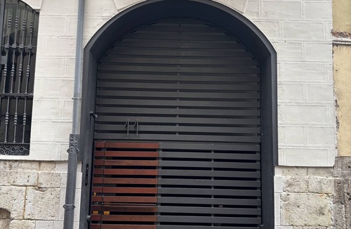 Valladolid City Centre Apartment | Centrally located apartment within walking distance of the Cathedral! Ideal for couples, with parking.