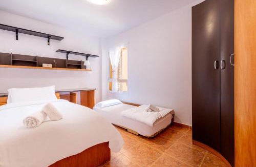 Candelaria Apartment | Cerca de la playa y cómodo by CABANA Rentals