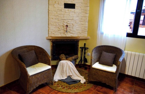 Trescasas House | Chalet Adosado en Trescasas a 10 Minutos en Coche del Centro de Segovia