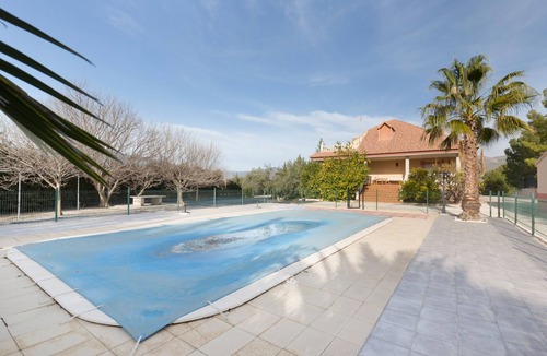 Moratalla House | Chalet Casa de Lozano y Rueda with Mountain View, Pool, Garden & Wi-Fi
