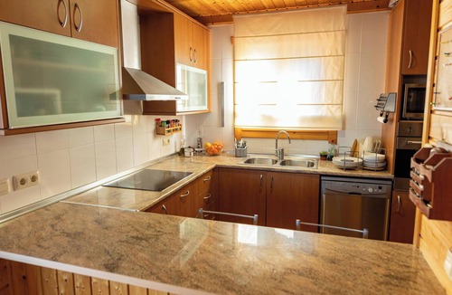 Calafell House | Chalet 'Casa de Madera' with Mountain View, Garden, A/C, Pool & Wi-Fi