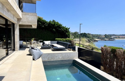Oleiros Villa | Chalet de Diseño Para Sentirte Acariciado por el Mar, Mera, Galicia