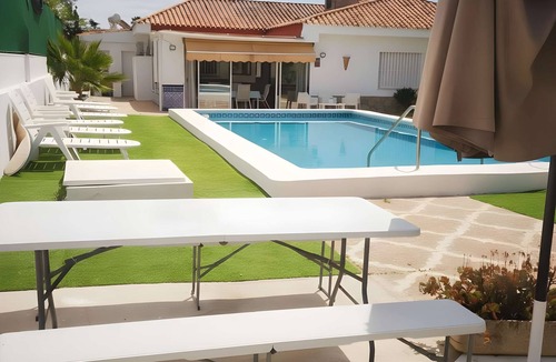 Valencina de la Concepcion House | Chalet de Lujo con Piscina Privada cerca de Sevilla