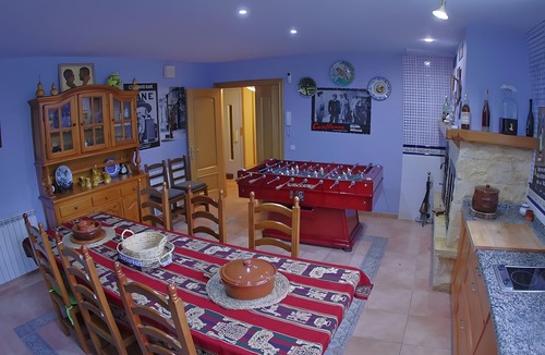 Nieva de Cameros Ski Chalet | Chalet 'El Cerezo Rojo' with Lake View, Wi-Fi and Air Conditioning