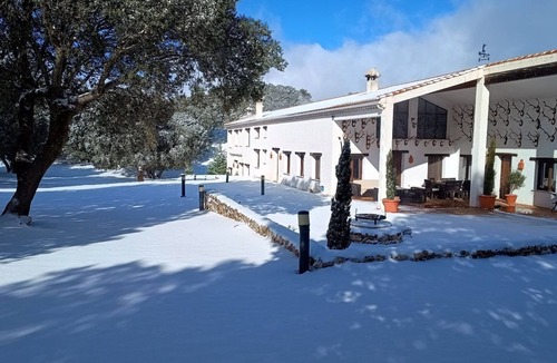 Las Nogueras House | Chalet 'El Pinar De La Lobera' with Mountain View, Shared Pool and Wi-Fi