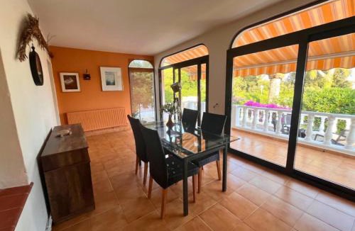 Binixiquer Ski Chalet | Chalet familiar con piscina en Binixica