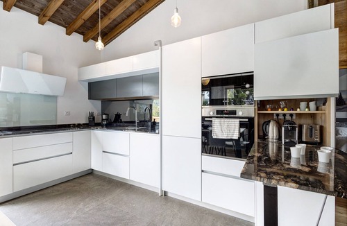 Font-Romeu-Odeillo-Via Ski Chalet | Chalet 'Nid Des Écureuils' with Mountain View, Private Terrace and Wi-Fi