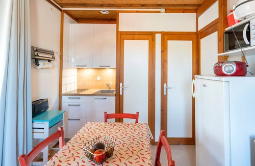 Hasparren Ski Chalet | Chalet 'Ortalon - Hasparren' with Shared Pool, Wi-Fi, and Air Conditioning