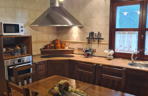 Piedralaves Ski Chalet | Chalet 'Tu Capricho' with Mountain View, Wi-Fi and Air Conditioning