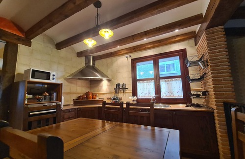 Piedralaves Ski Chalet | Chalet 'Tu Capricho' with Mountain View, Wi-Fi and Air Conditioning