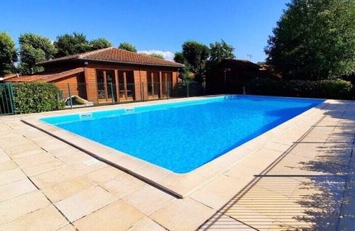 Lanton Ski Chalet | Chalet with shared pool in Lanton